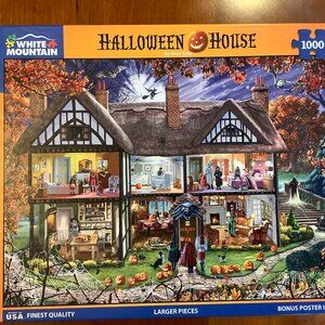 White Mountain 1000 Piece Jigsaw Puzzle "Halloween House"
